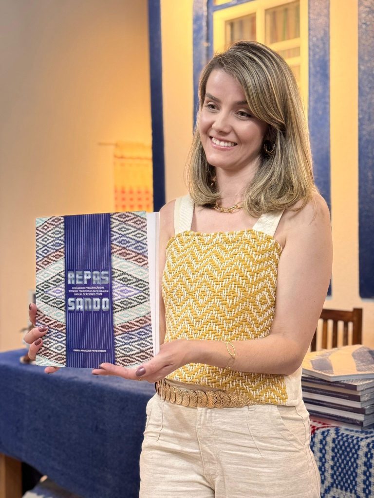 Livro de Isabela Resende celebra a tecelagem manual e o legado cultural de Resende Costa