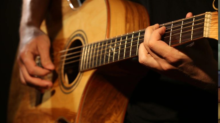 Prefeitura de Prados oferece aulas de violão gratuitas